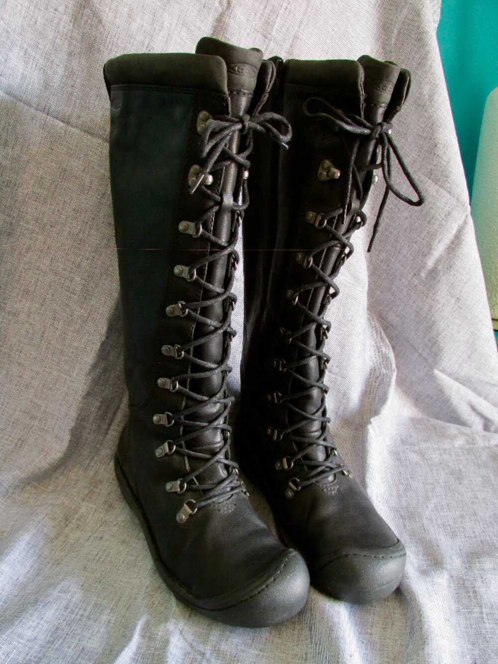 KEEN Wm leather boot NWOT size 9.5